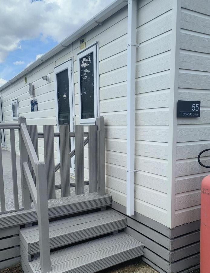 Impeccable 3 Bedroom Lodge Pet Friendly Northampton Bagian luar foto